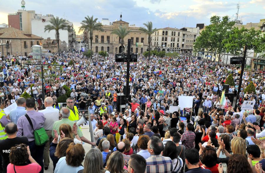 «Señora Díaz: iremos a Sevilla todos juntos, todos unidos y con nuestra bandera», indicó la plataforma en su manifiesto