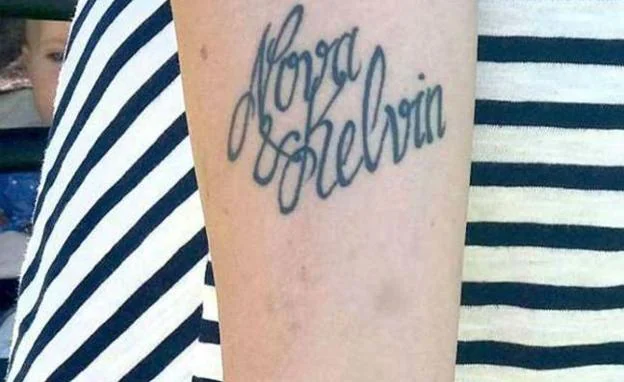 El terrible error en un tatuaje obliga a una madre a cambiarle el nombre a su hijo