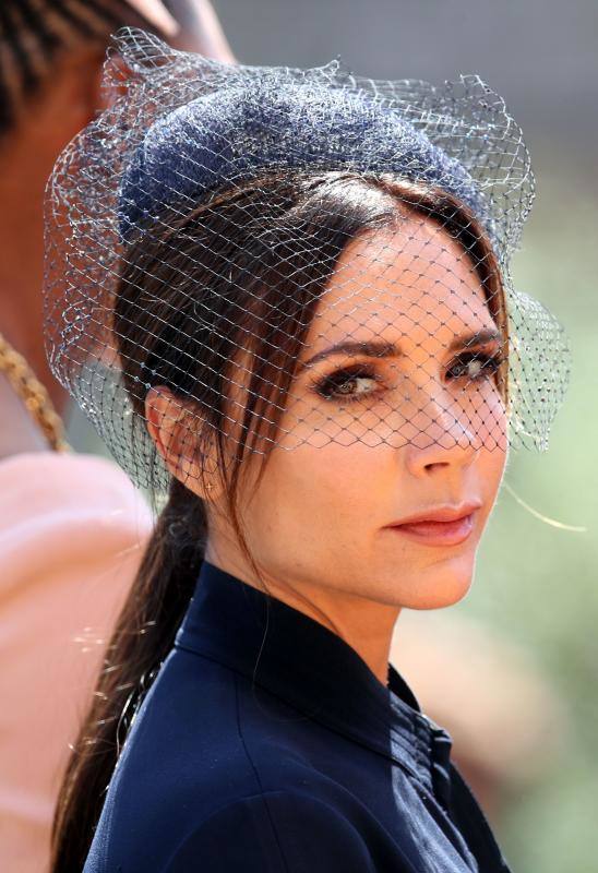 Las redes alaban la elegancia y belleza del exfutbolista en el compromiso del príncipe Harry y Meghan Markle