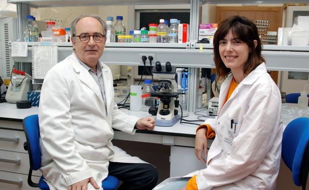 Los investigadores, Nicolás Cuenca e Isabel Ortuño Lizarán. 
