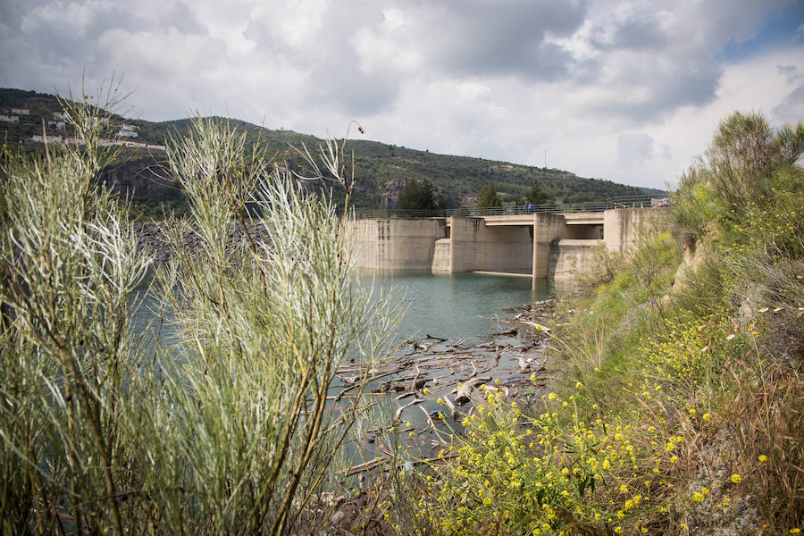 El deshielo llena por completo el pantano del que bebe la capital y comenzará a aliviar sin que haya peligro de inundaciones aguas abajo