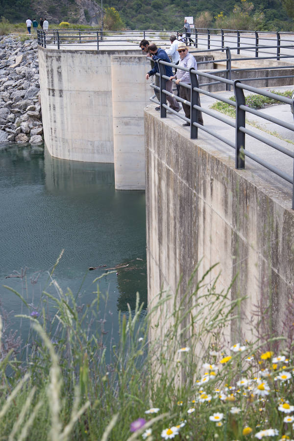 El deshielo llena por completo el pantano del que bebe la capital y comenzará a aliviar sin que haya peligro de inundaciones aguas abajo