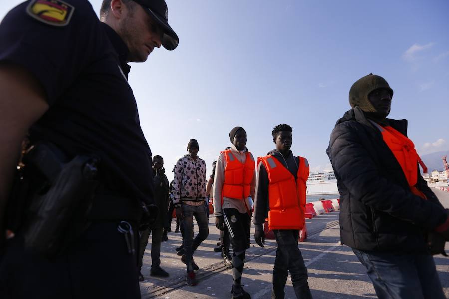 Forman parte de dos pateras rescatadas con 55 y 37 inmigrantes, incluyendo a siete mujeres