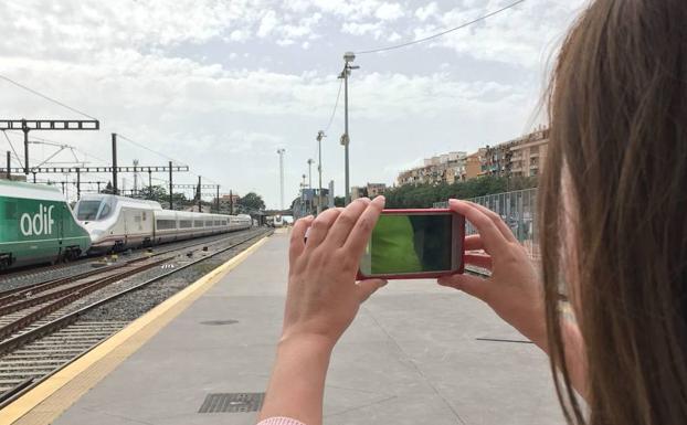 Galería. El AVE (en pruebas) llega a Granada