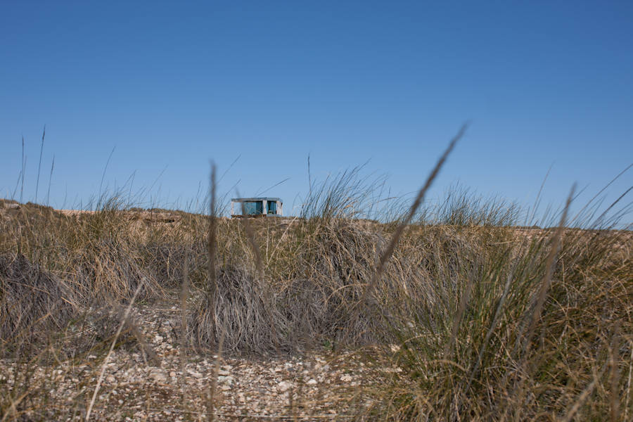 La casa del desierto ya está instalada en pleno desierto de Gorafe. Los 20 metros cuadrados albergan un dormitorio, baño, cocina y zona de estar