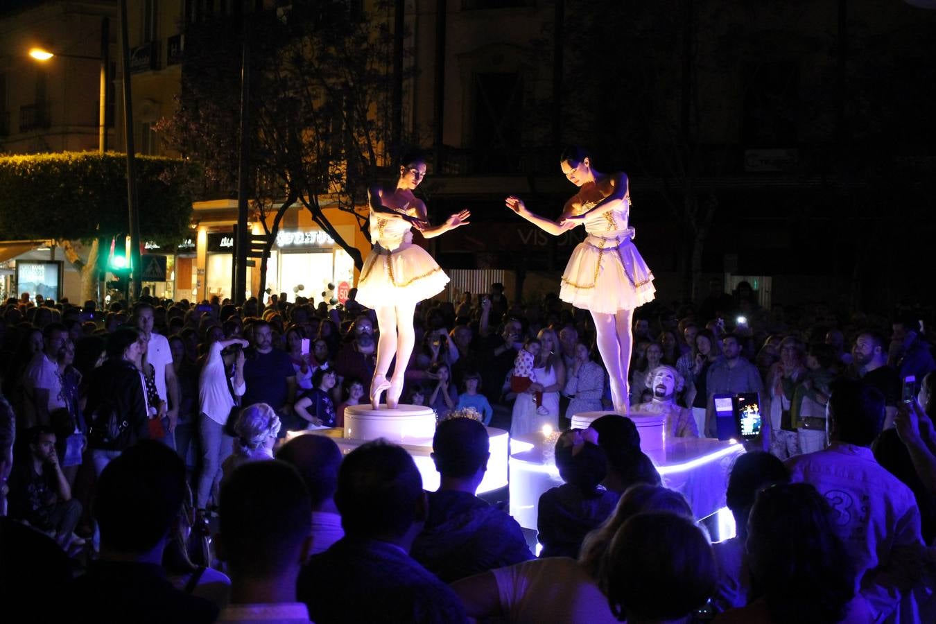 Miles de almerienses volvieron a encontrarse en este evento anual, en el que se promocionaron las bondades de la cocina local