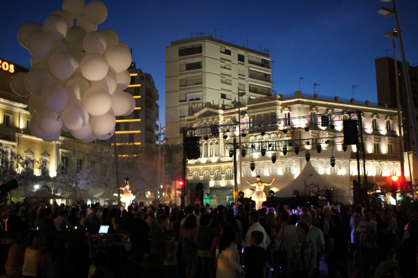 Miles de almerienses volvieron a encontrarse en este evento anual, en el que se promocionaron las bondades de la cocina local