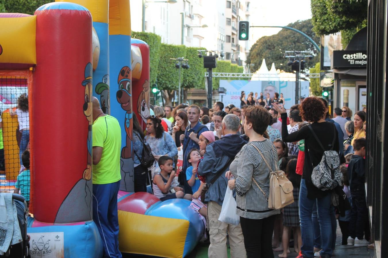 Miles de almerienses volvieron a encontrarse en este evento anual, en el que se promocionaron las bondades de la cocina local