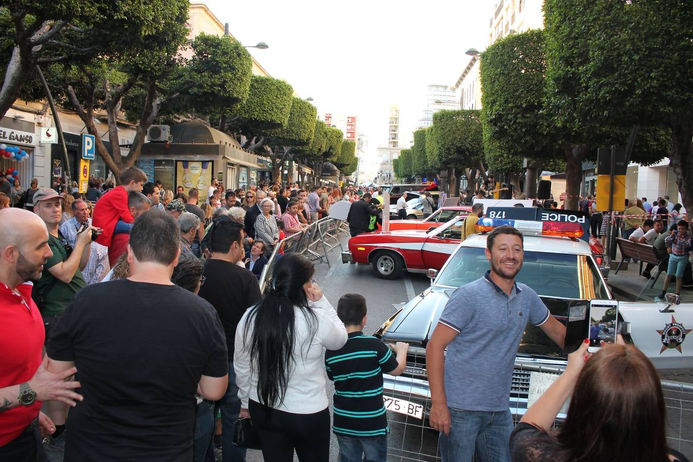 Miles de almerienses volvieron a encontrarse en este evento anual, en el que se promocionaron las bondades de la cocina local