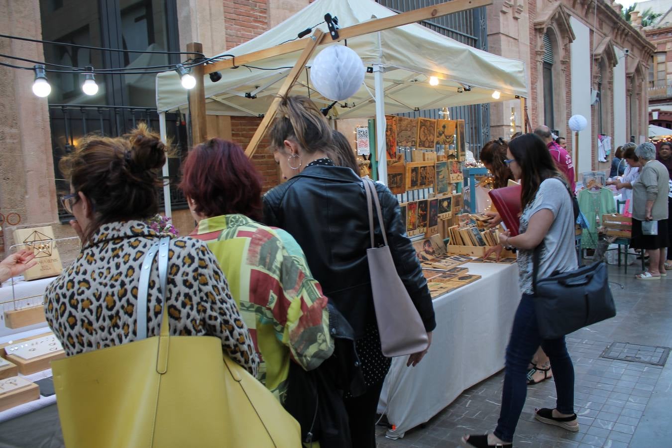 Miles de almerienses volvieron a encontrarse en este evento anual, en el que se promocionaron las bondades de la cocina local