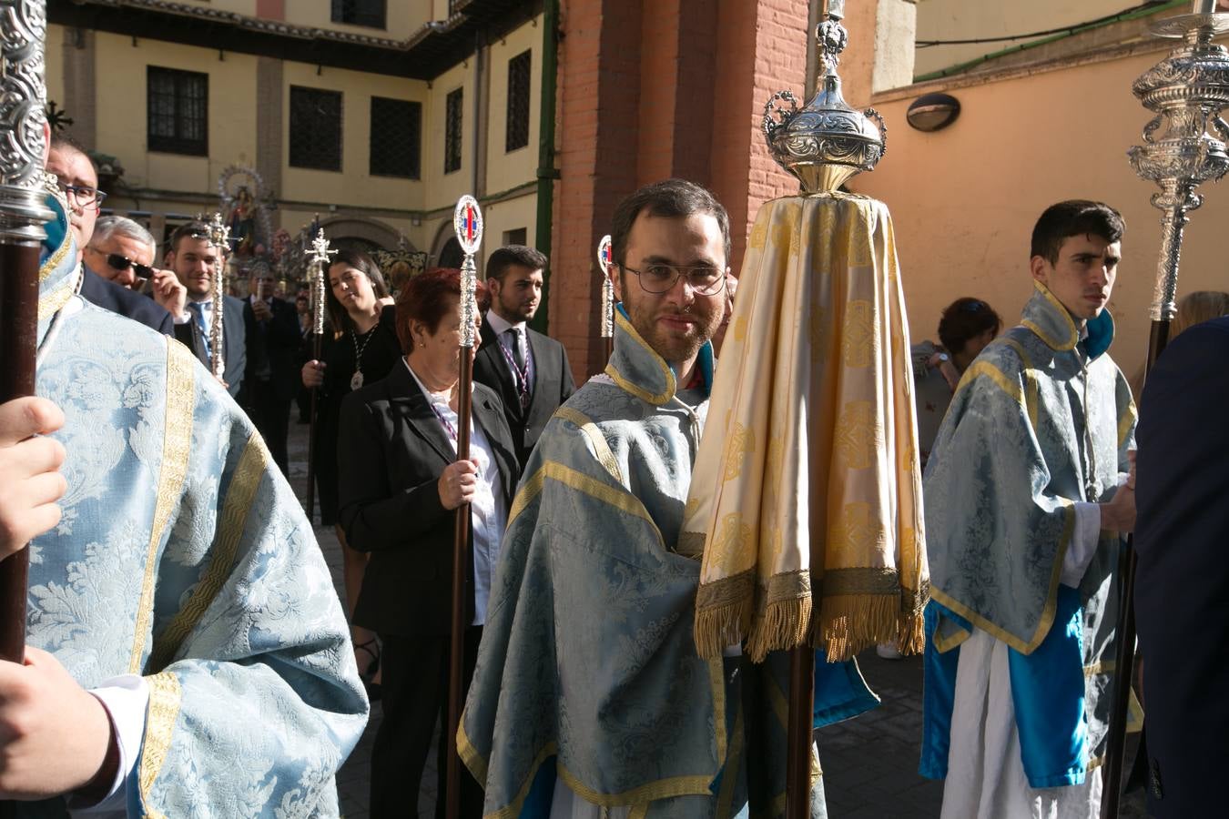 La imagen de la Virgen iba sobre su paso de orfebrería a las órdenes de Dionisio Martínez yde Eduardo Salamanca
