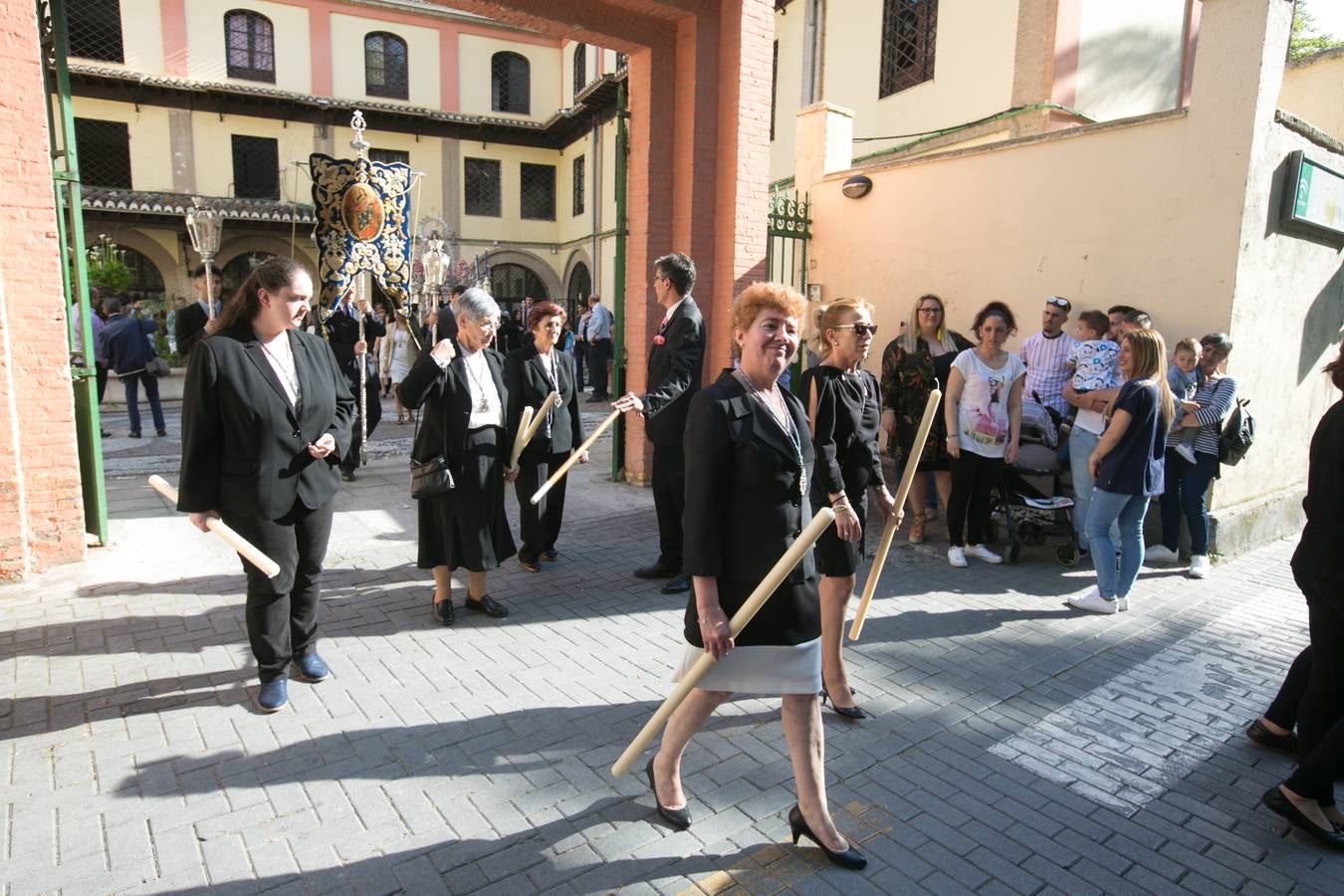La imagen de la Virgen iba sobre su paso de orfebrería a las órdenes de Dionisio Martínez yde Eduardo Salamanca