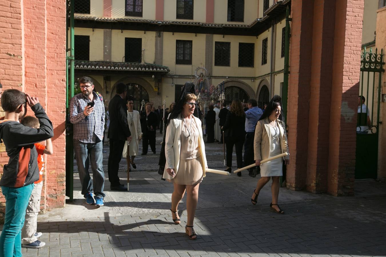 La imagen de la Virgen iba sobre su paso de orfebrería a las órdenes de Dionisio Martínez yde Eduardo Salamanca