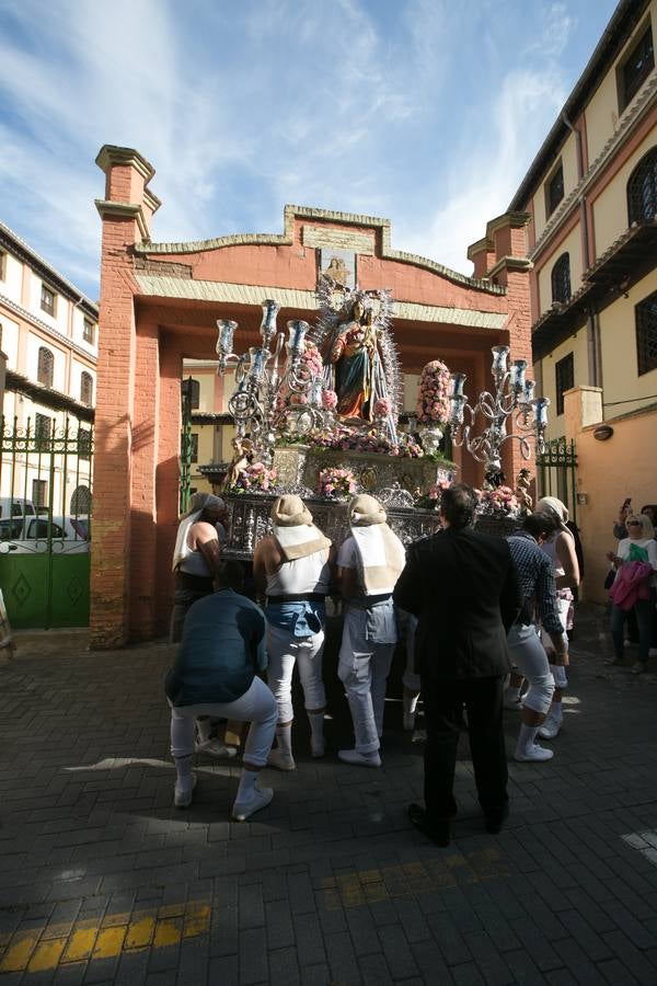 La imagen de la Virgen iba sobre su paso de orfebrería a las órdenes de Dionisio Martínez yde Eduardo Salamanca