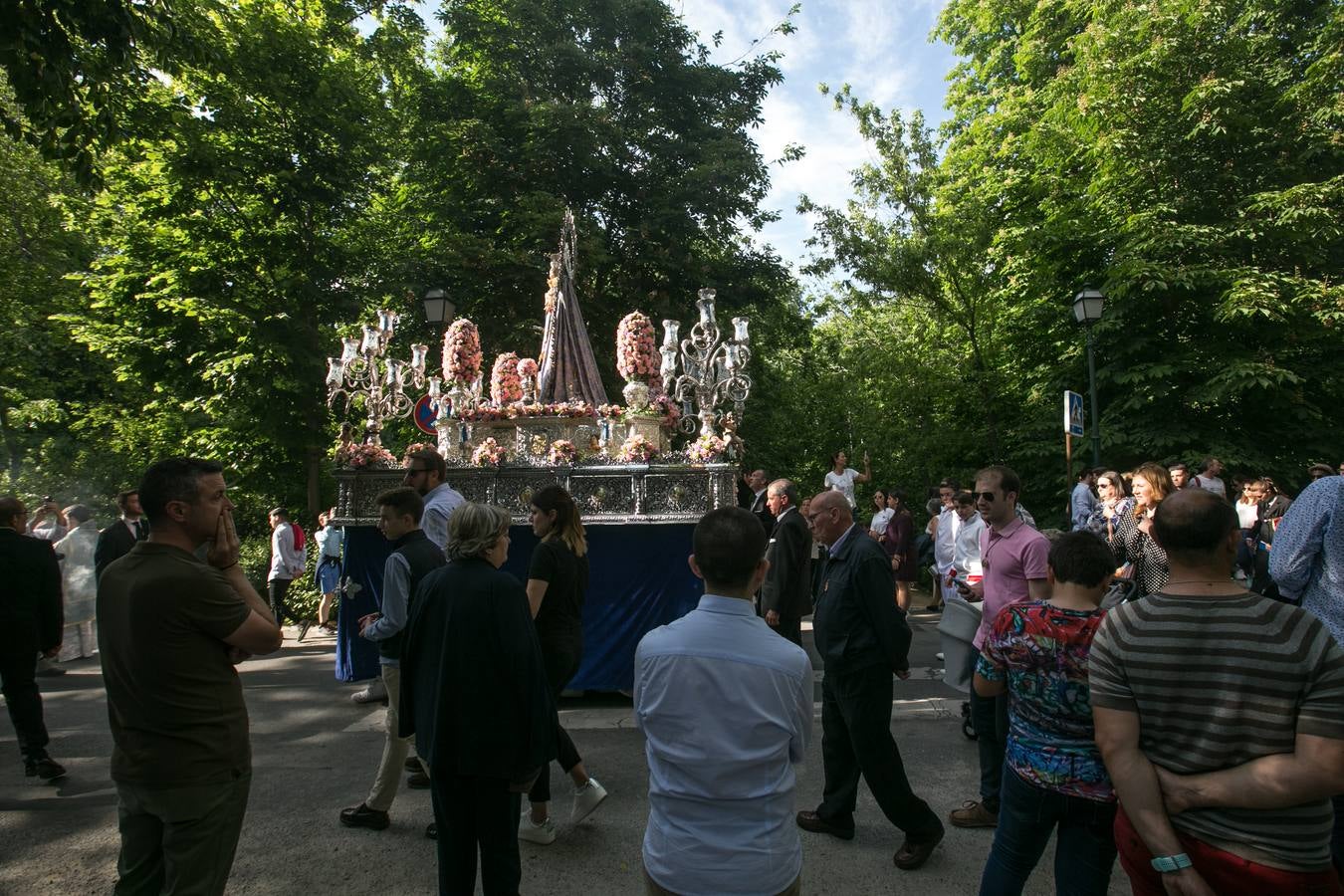 La imagen de la Virgen iba sobre su paso de orfebrería a las órdenes de Dionisio Martínez yde Eduardo Salamanca