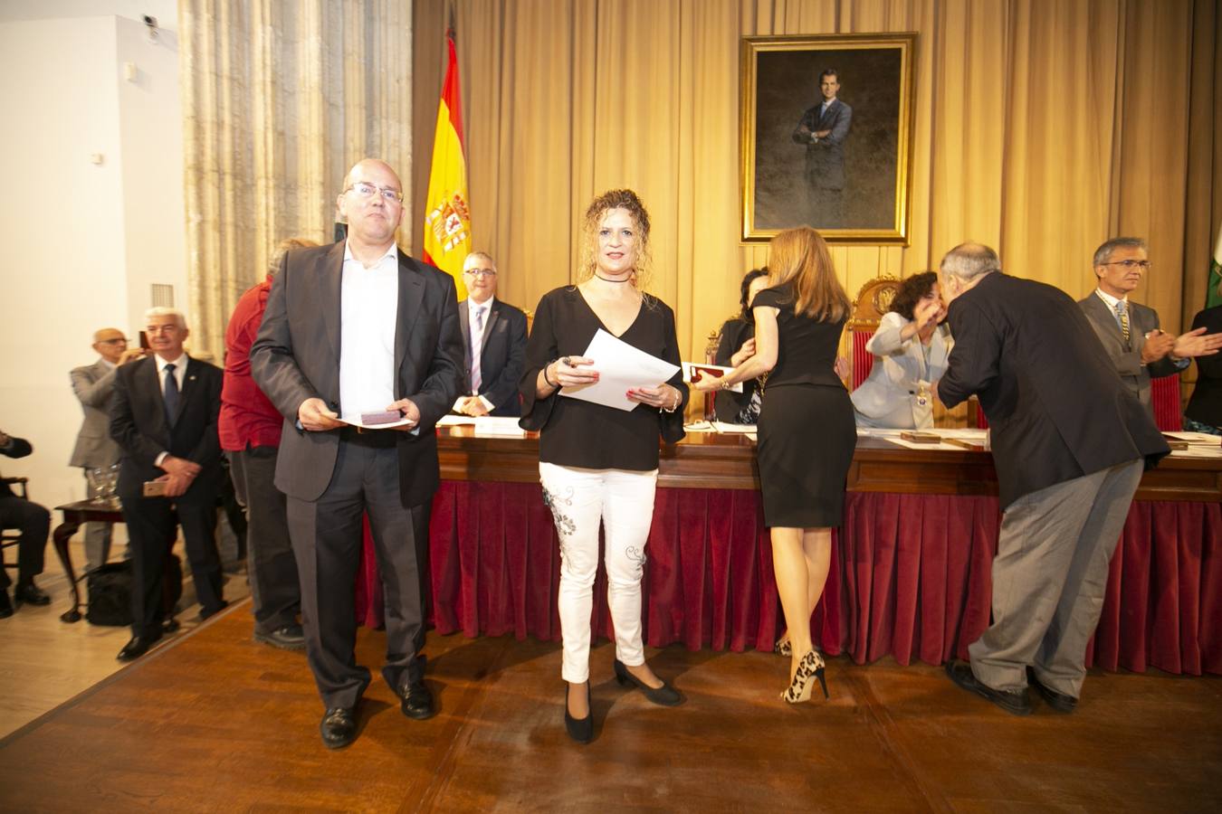 El Crucero del Hospital Real acogió ayer viernes el acto de entrega de medallas y distinciones honoríficas por parte de la UGR a miembros de la comunidad universitaria, presidido por la rectora Pilar Aranda