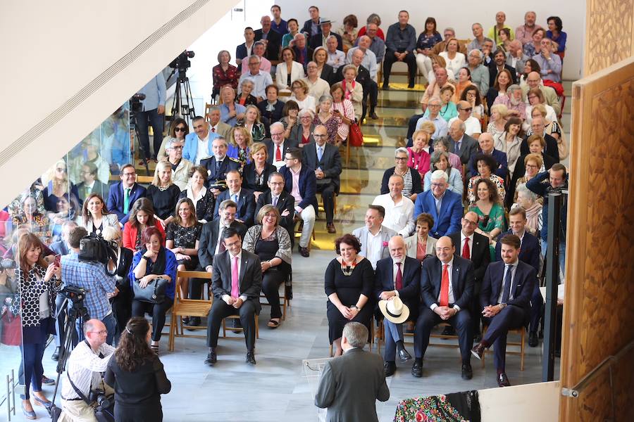 El periodista granadino ha dado así el pistoletazo de salida a la Feria del Corpus desde el Cuarto Real de Santo Domingo 