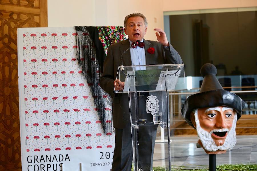 El periodista granadino ha dado así el pistoletazo de salida a la Feria del Corpus desde el Cuarto Real de Santo Domingo 