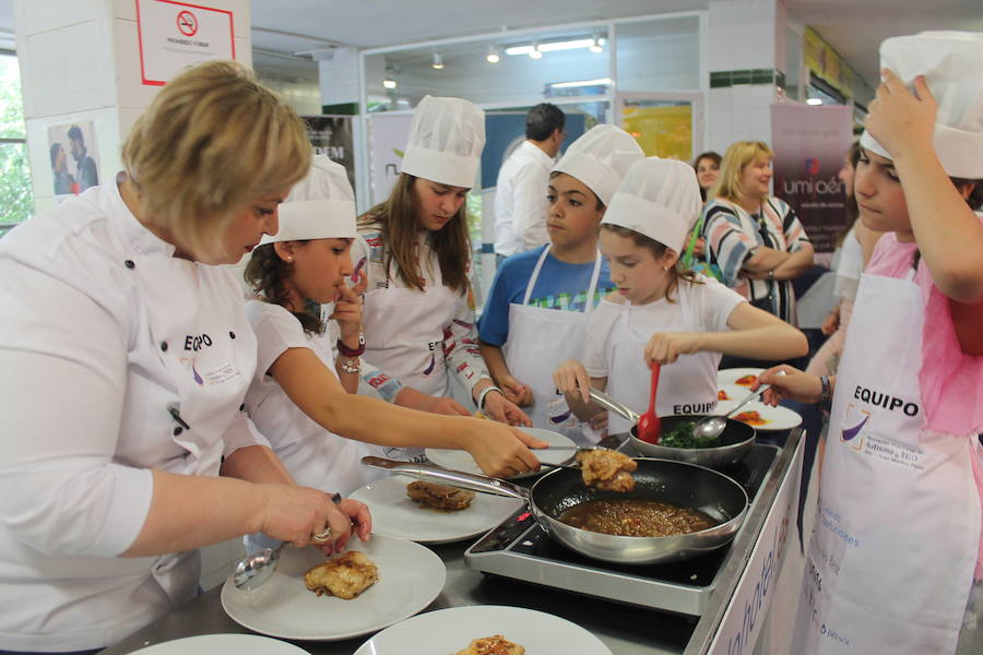 Han participado 24 del centro, distribuidos en cuatro grupos guiados por un chef profesional