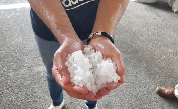 «Supertormenta y granizo en pleno mayo en Granada»: las reacciones al temporal de hoy