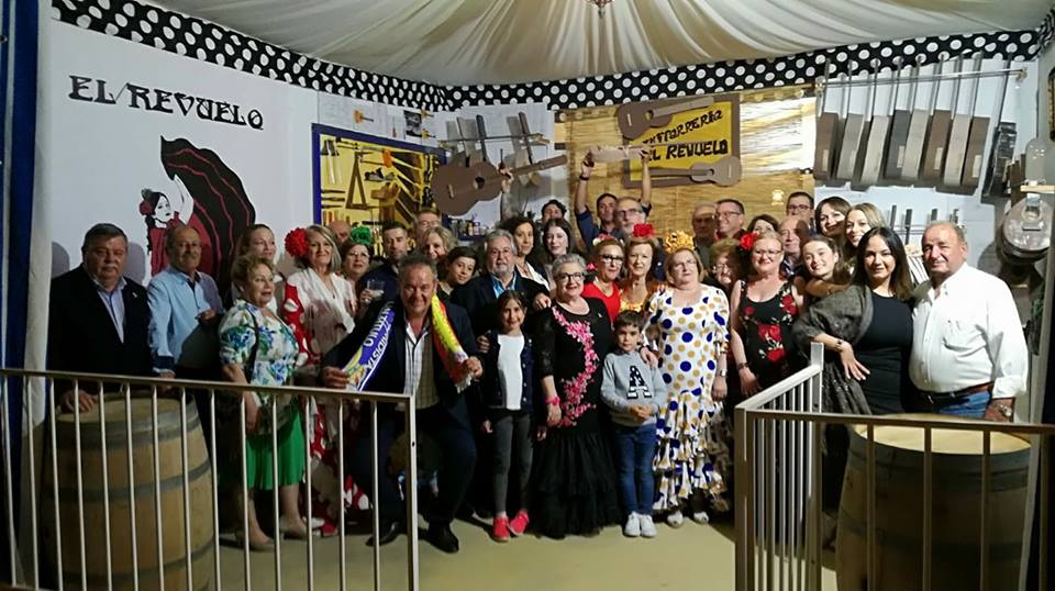 El Revuelo. Se fundaba esta caseta vinculada a trabajadores del Ministerio de Justicia, aunque con el paso de los años se ha ido abriendo a otros ámbitos. Entre las actividades que celebrarán estos días destaca la degustación de callos con garbanzos el miércoles.Puedes ver todas las fotos de este Corpus  en este enlace .