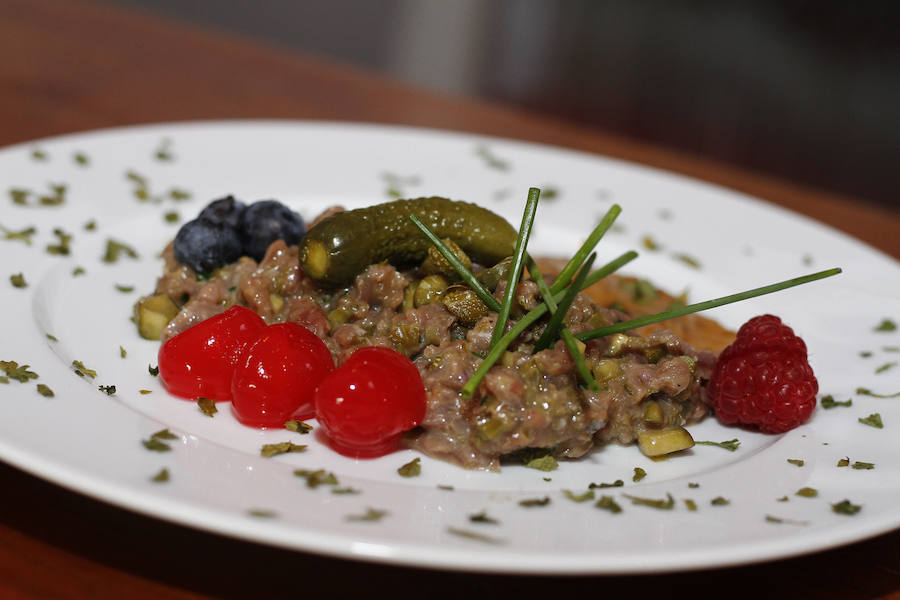 Con un sol radiante, el ferial empezó a llenarse de buen ambiente, mejor comida, y ganas de fiesta. Para ver todas las fotos del Corpus,  en este enlace .