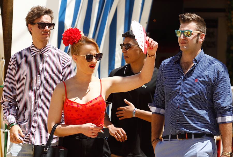 Con un sol radiante, el ferial empezó a llenarse de buen ambiente, mejor comida, y ganas de fiesta. Para ver todas las fotos del Corpus,  en este enlace .