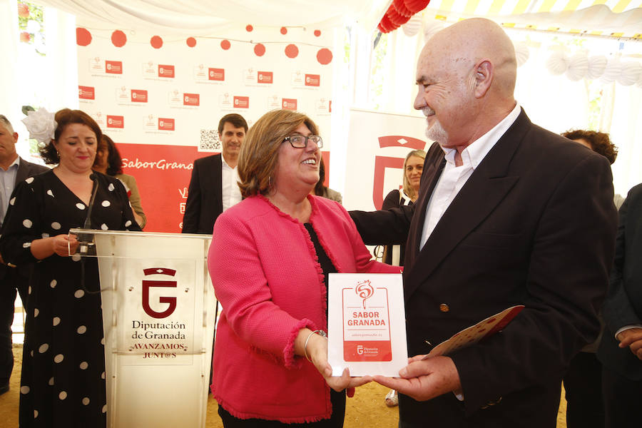La diputada provincial de Desarrollo Sostenible y Empleo, Ana Muñoz, ha inaugurado el espacio destinado a la plataforma en la caseta de Diputación en la Feria del Corpus 2018. Más fotos de Corpus,  en este enlace