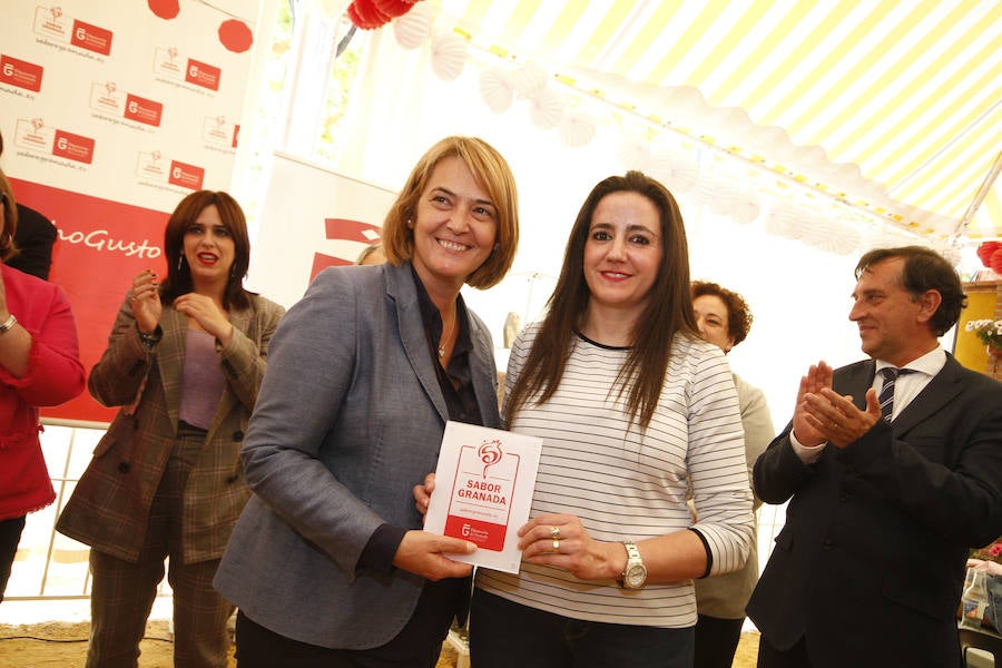 La diputada provincial de Desarrollo Sostenible y Empleo, Ana Muñoz, ha inaugurado el espacio destinado a la plataforma en la caseta de Diputación en la Feria del Corpus 2018. Más fotos de Corpus,  en este enlace