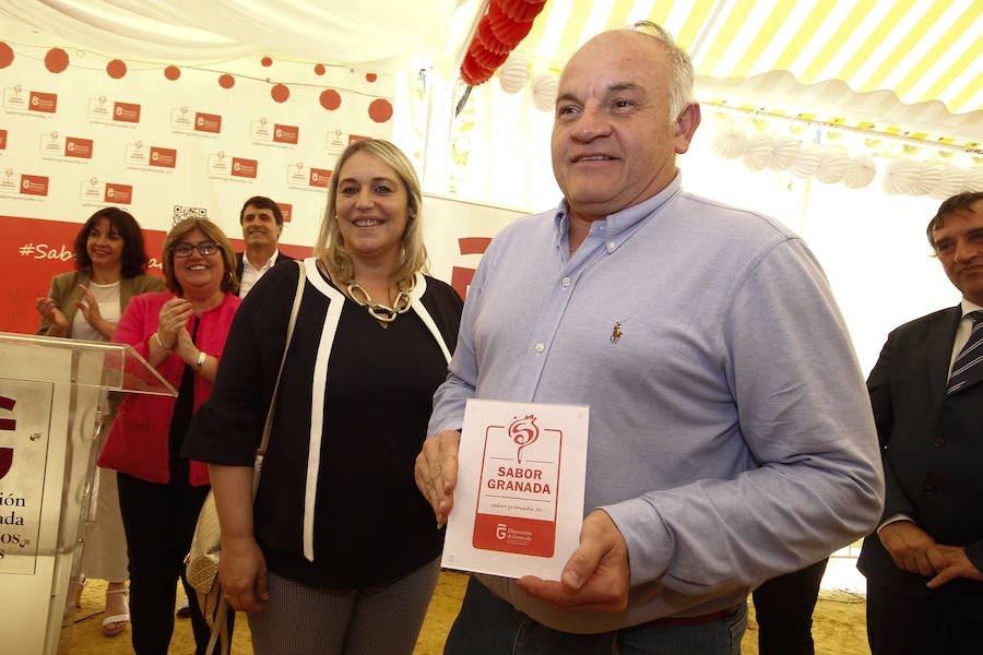 La diputada provincial de Desarrollo Sostenible y Empleo, Ana Muñoz, ha inaugurado el espacio destinado a la plataforma en la caseta de Diputación en la Feria del Corpus 2018. Más fotos de Corpus,  en este enlace