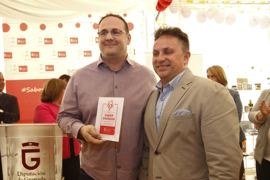 La diputada provincial de Desarrollo Sostenible y Empleo, Ana Muñoz, ha inaugurado el espacio destinado a la plataforma en la caseta de Diputación en la Feria del Corpus 2018. Más fotos de Corpus,  en este enlace