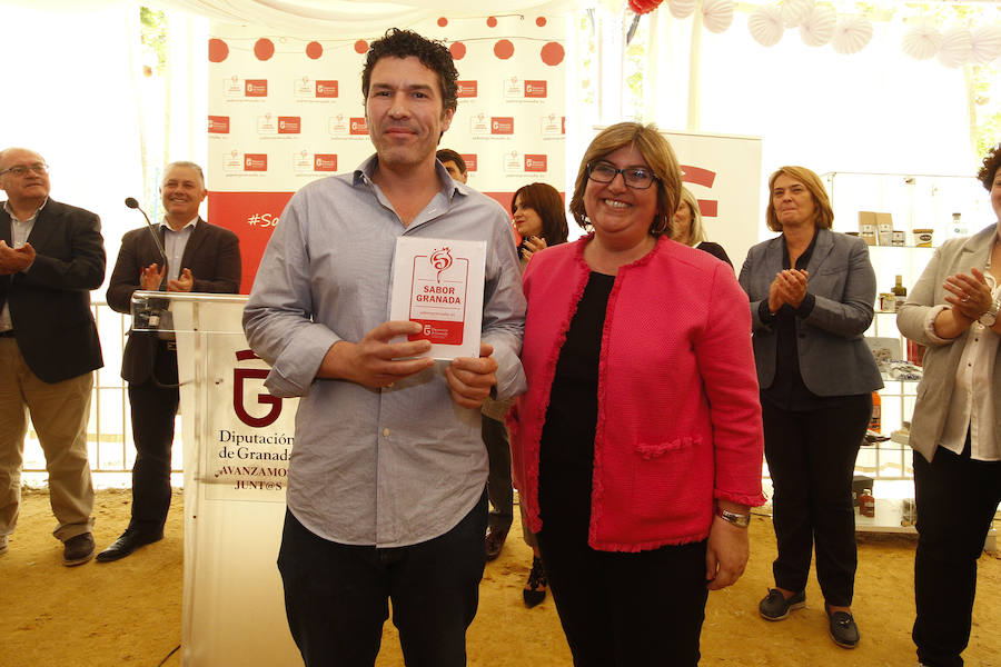 La diputada provincial de Desarrollo Sostenible y Empleo, Ana Muñoz, ha inaugurado el espacio destinado a la plataforma en la caseta de Diputación en la Feria del Corpus 2018. Más fotos de Corpus,  en este enlace