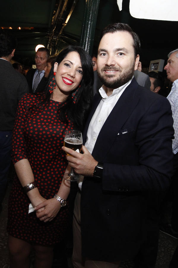 Las primeras caras conocidas que se acercaron a brindar por la alegría de estas jornadas fue una buena representación de Ciudadanos con el diputado nacional Luis Salvador al que acompañaba la plana mayor de los concejales del ayuntamiento de la capital