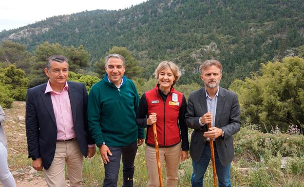 La ministra García Tejerina junto a Elias Bendolo, José Antonio Sanz y José Fiscal