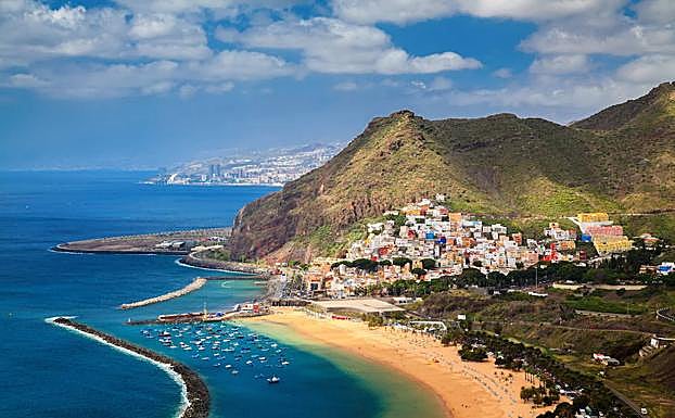 Más de la mitad de los españoles reserva sus vacaciones de verano durante el horario laboral