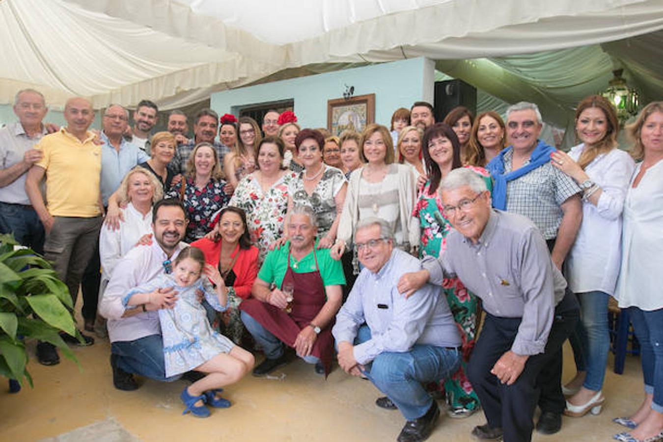 Aires de fiesta. El aire más festivo de la calle la Caña. Tras muchos años de Corpus, en esta caseta saben como llenar el aire de fiesta. Lo hacen con actividades como la que celebran el próximo jueves, ya de madrugada. Es una degustación de gachas con miel y picatostes. Buena gente la de esta caseta.Puedes ver todas las fotos de este Corpus  en este enlace .