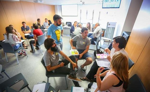 Participantes en la Semana para la Innovación Ciudadana en 2017, que buscaba ideas para Granada, promovida por la UGR 