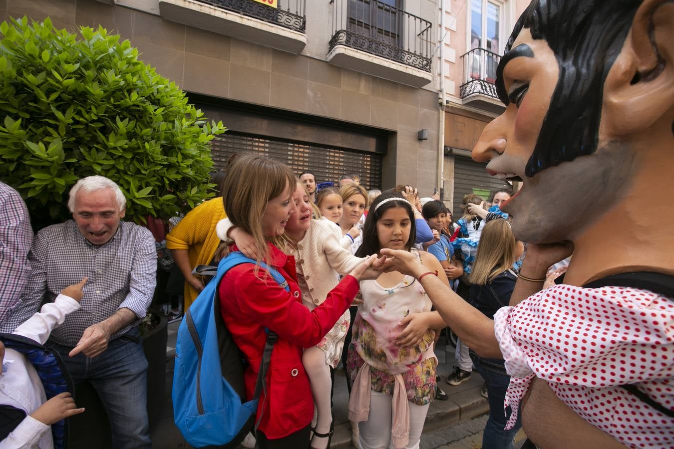 Música, diversión y también moda, en el arranque de los días grandes de la Feria del Corpus, que ha vivido una mañana vibrante con calles abarrotadas. Puedes ver todas las fotos del Corpus pinchando en  este enlace .