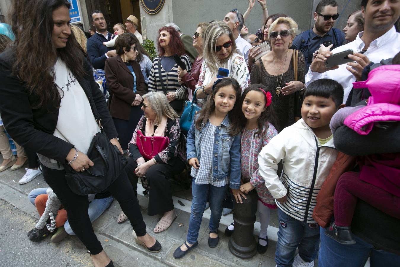 Música, diversión y también moda, en el arranque de los días grandes de la Feria del Corpus, que ha vivido una mañana vibrante con calles abarrotadas. Puedes ver todas las fotos del Corpus pinchando en  este enlace .