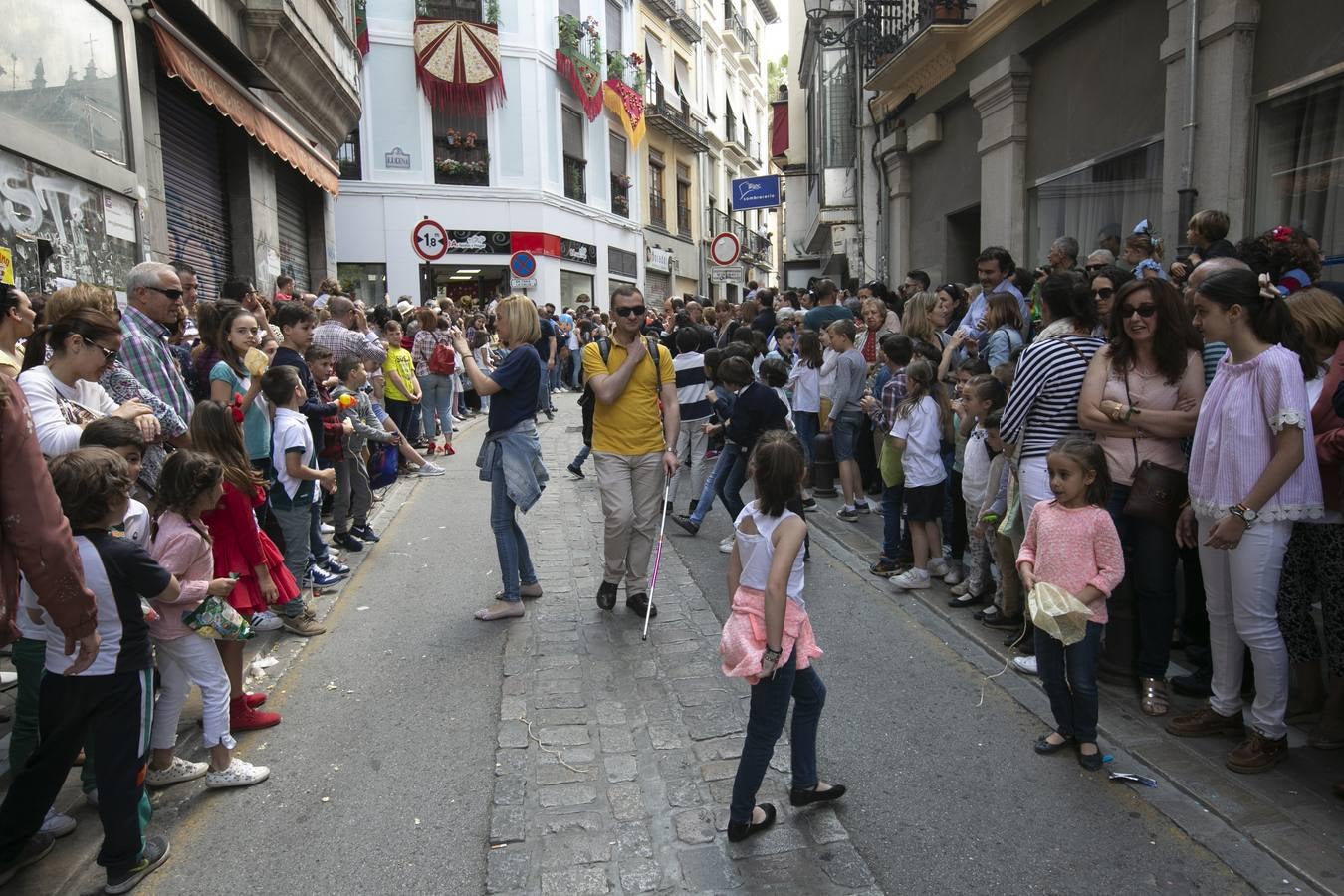 Música, diversión y también moda, en el arranque de los días grandes de la Feria del Corpus, que ha vivido una mañana vibrante con calles abarrotadas. Puedes ver todas las fotos del Corpus pinchando en  este enlace .