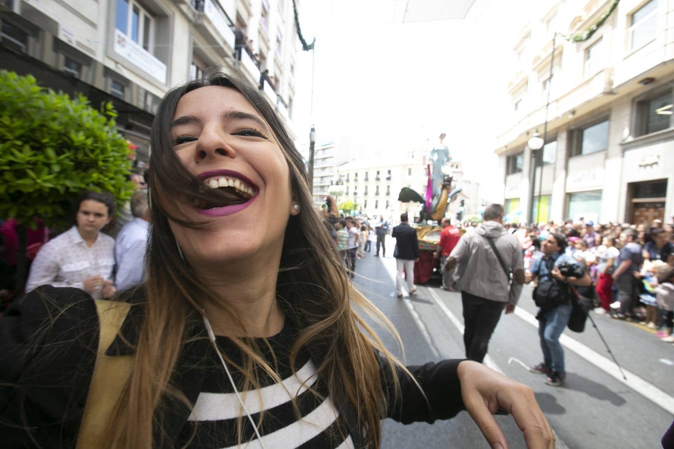 Música, diversión y también moda, en el arranque de los días grandes de la Feria del Corpus, que ha vivido una mañana vibrante con calles abarrotadas. Puedes ver todas las fotos del Corpus pinchando en  este enlace .