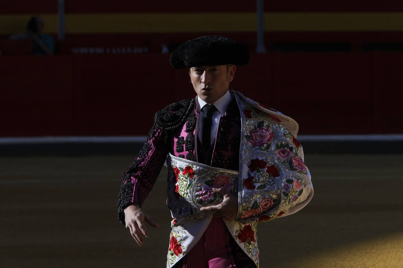 El diestro peruano Joaquín Galdós protagonizó la primera salida a hombros del serial, merced a una entregadísima actuación, en una tarde en la que Álvaro Lorenzo también rayó a buen nivel, pero perdiendo el triunfo por su mala espada. Puedes ver todas las imágenes de este Corpus pinchando en el  siguiente enlace .