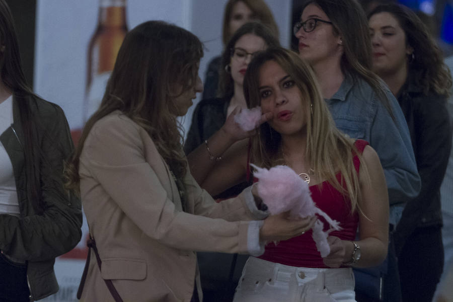 El Real de la Feria ha recibido a más público que en días anteriores porque empieza el fin de semana. Para ver más fotos del Corpus puedes hacerlo en  este enlace