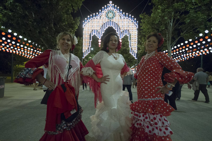 El Real de la Feria ha recibido a más público que en días anteriores porque empieza el fin de semana. Para ver más fotos del Corpus puedes hacerlo en  este enlace