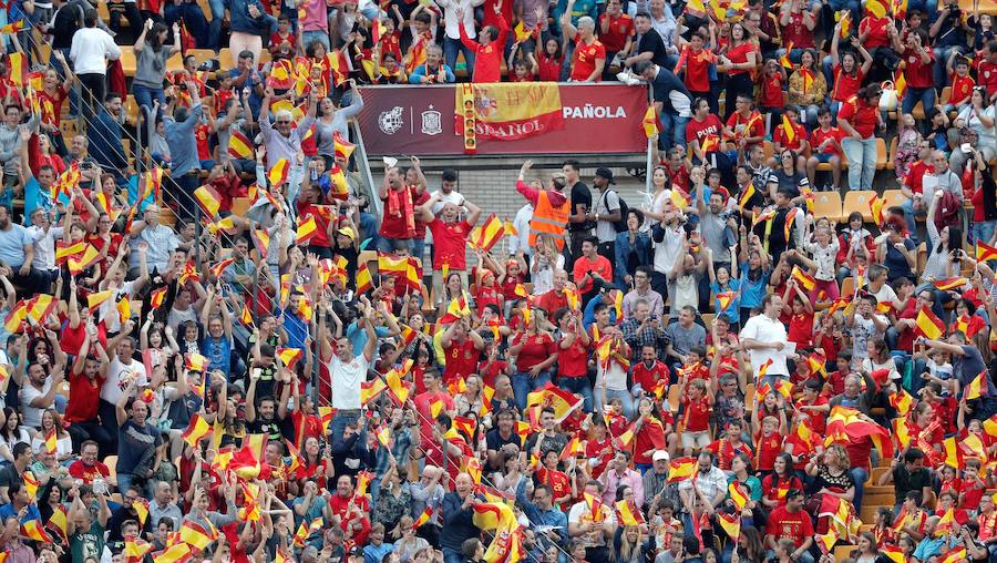 El Estadio de la Cerámica acoge este amistoso de preparación para el Mundial, competición en la que España debutará el viernes 15 ante Portugal, mientras que Suiza tendrá que esperar dos días más para enfrentarse a su primer rival, la Brasil de Neymar.