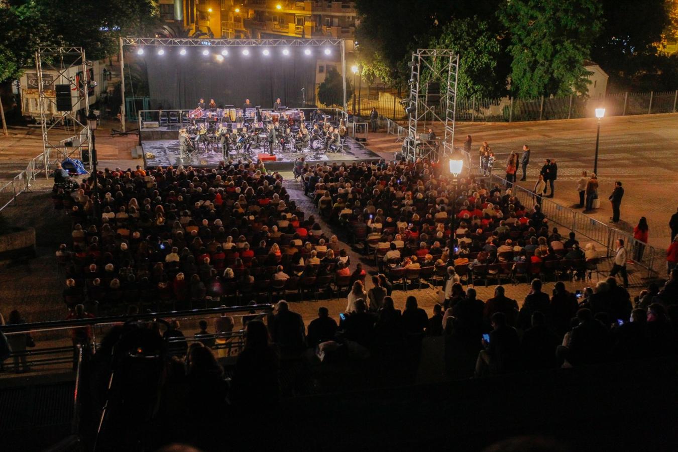 El Corpus se despidió pendiente de las tormentas en el ferial y con traca desde el Palacio de Congresos. Todas las fotos de la Feria del Corpus, en  este enlace.