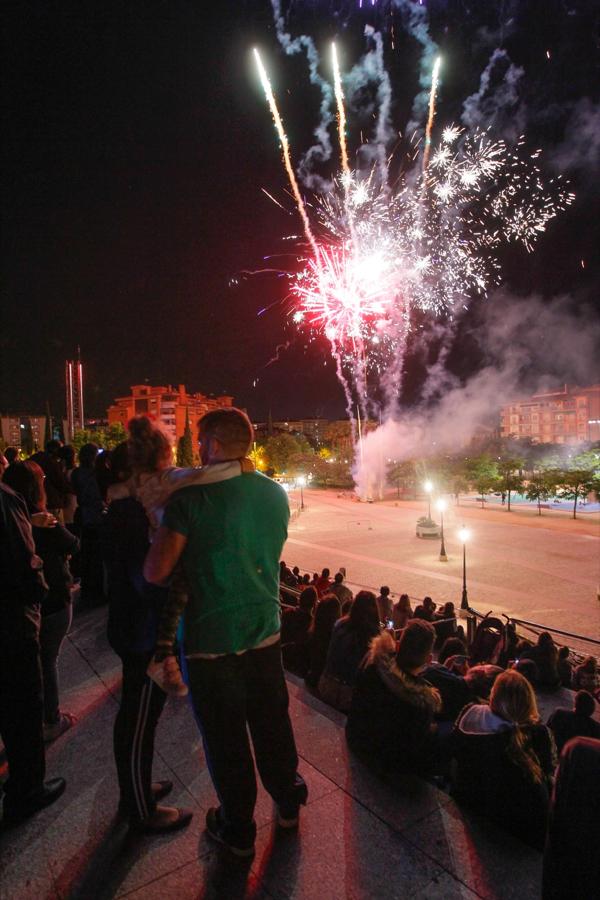 El Corpus se despidió pendiente de las tormentas en el ferial y con traca desde el Palacio de Congresos. Todas las fotos de la Feria del Corpus, en  este enlace.