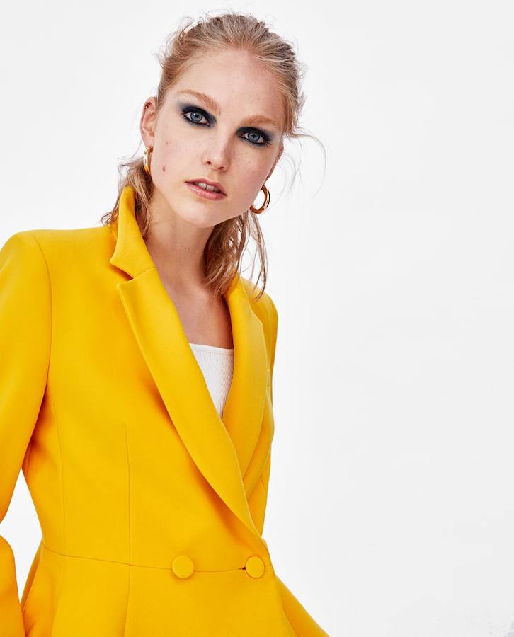 a parte de arriba del traje cuesta 49,95 euros y está disponible en tallas que van desde la XS hasta la XL