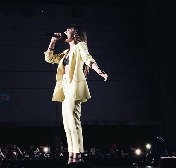 a parte de arriba del traje cuesta 49,95 euros y está disponible en tallas que van desde la XS hasta la XL