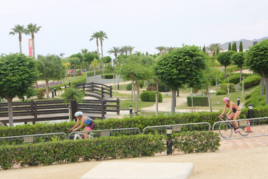 San Juan de los Terreros, sede del Campeonato de España, con más de 1.000 triatletas